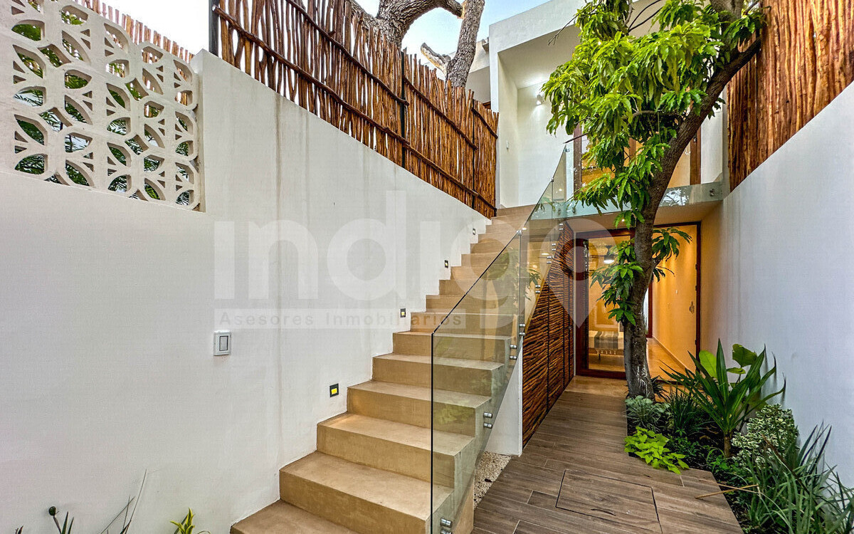 39 de 46: Escalera Recámara Secundaria en Planta Alta