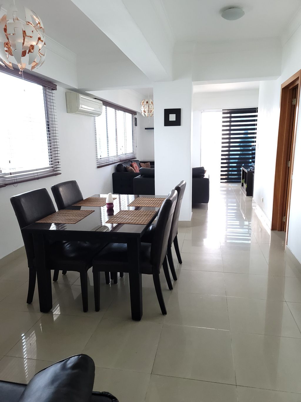 4 of 13: Comedor