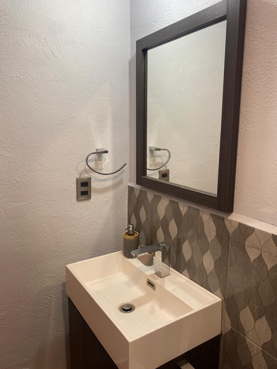 5 of 23: Baño completo