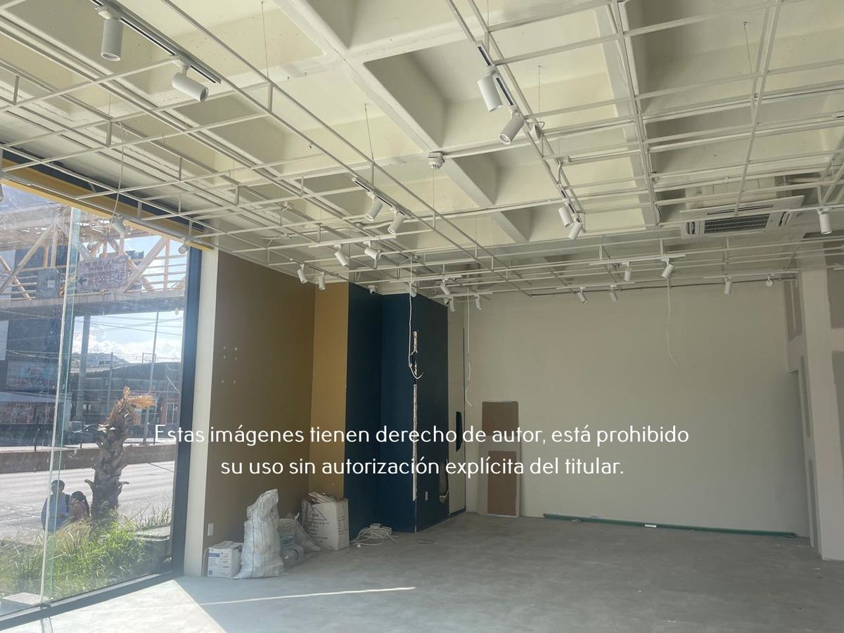 1 de 4: Local en Renta en Plaza Comercial en Garza Sada
