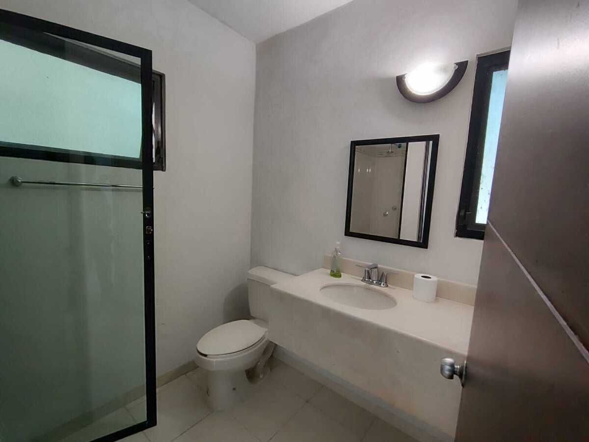5 of 9: Baño recamara principal