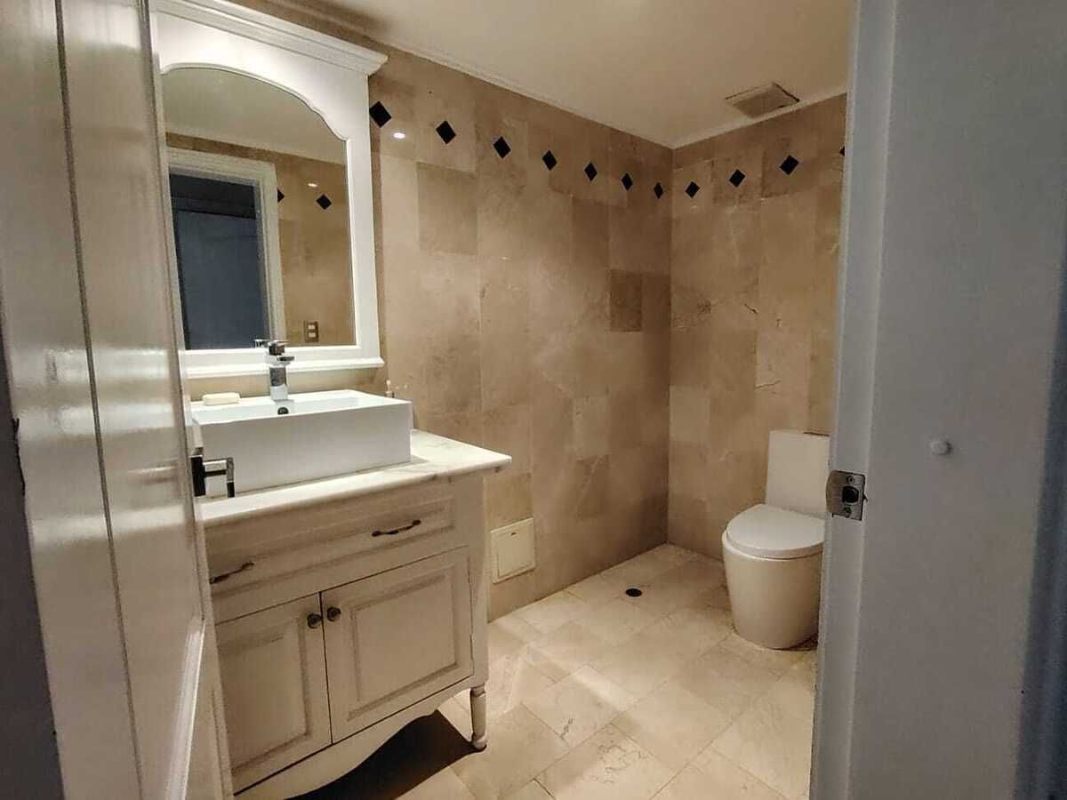 12 de 14: Baño de Visita