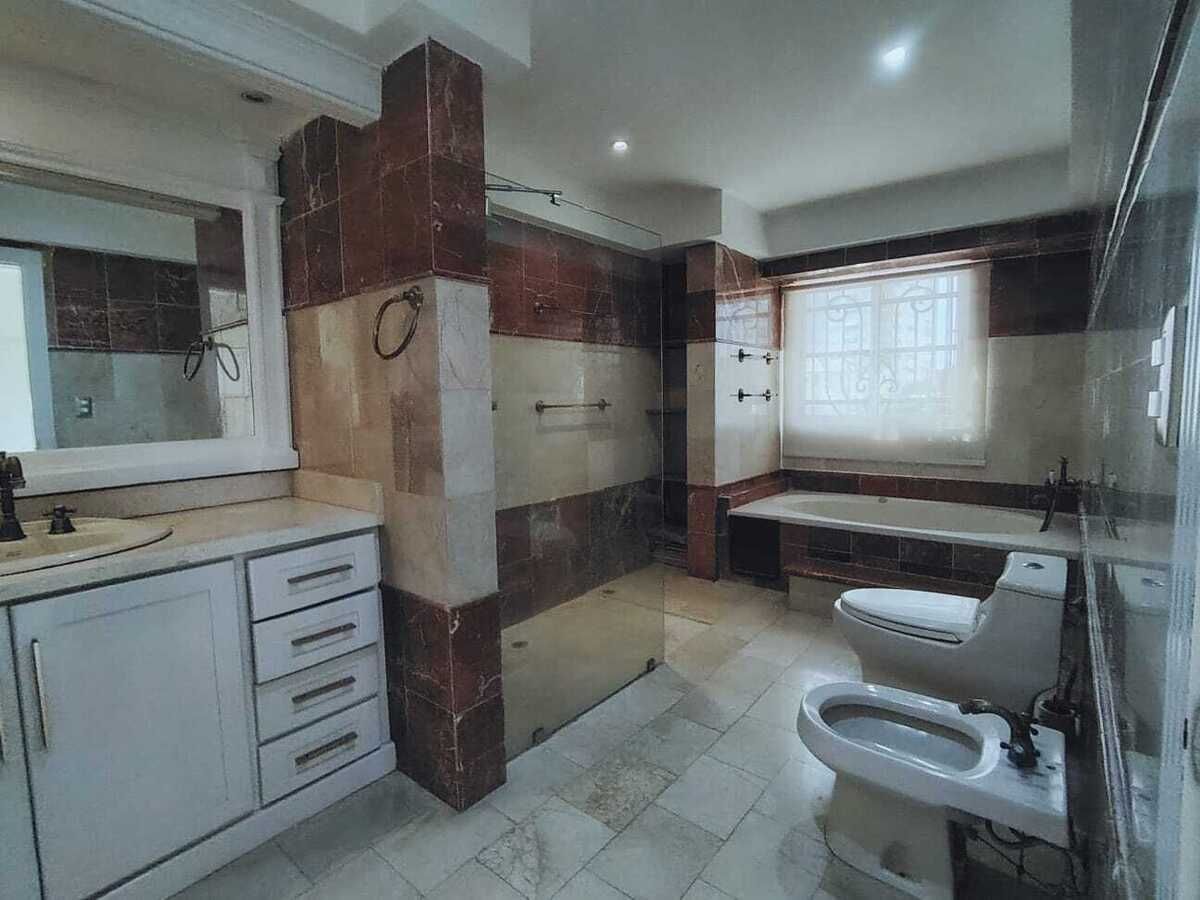 11 de 14: Baño Principal