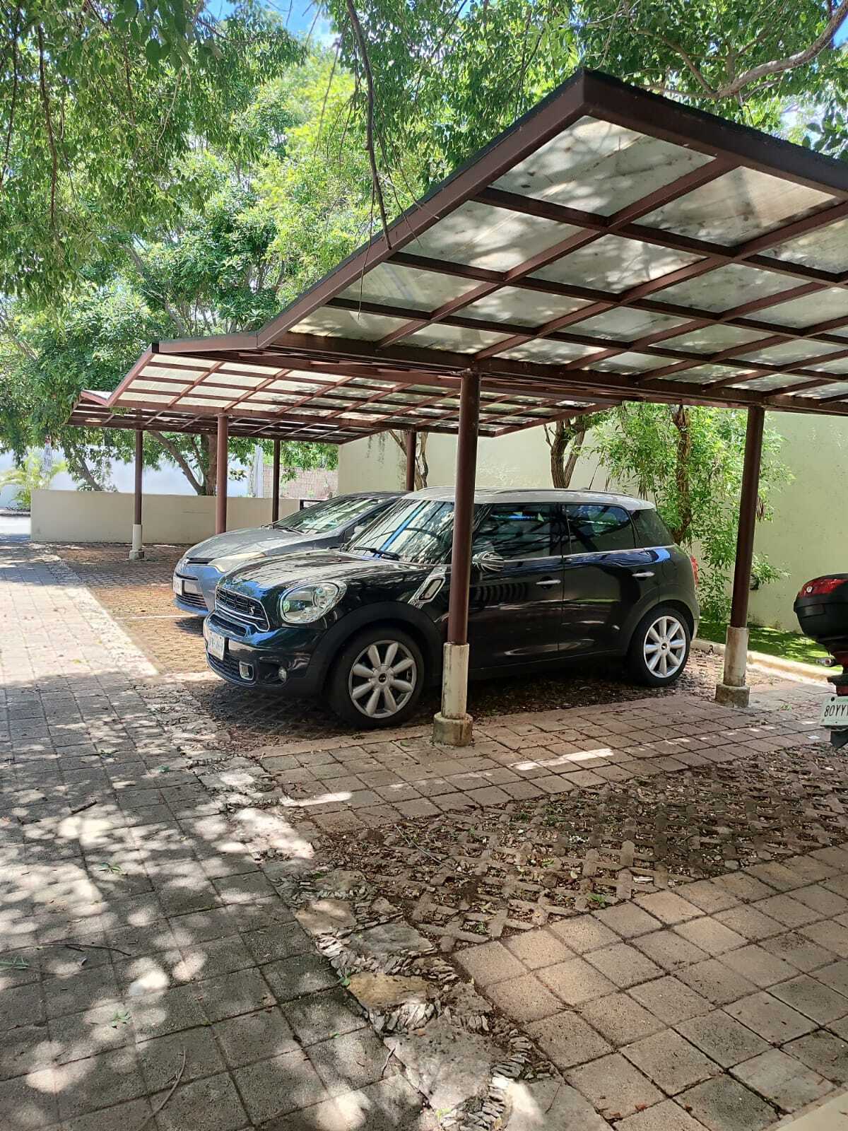 11 de 11: estacionamiento techado