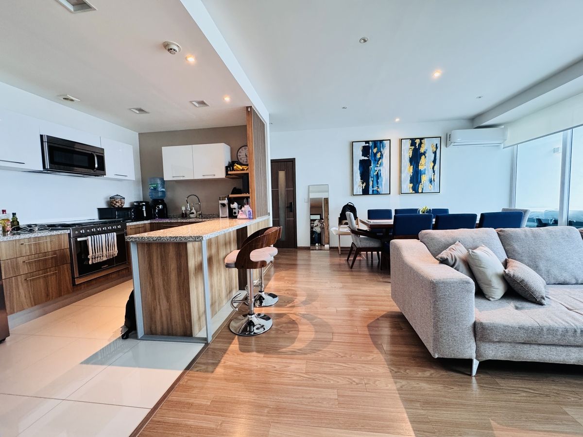 8 de 38: Estancia y cocina