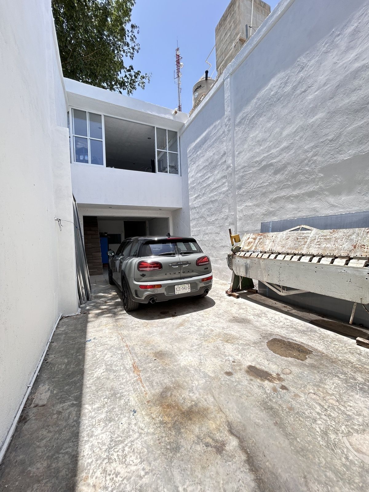 2 of 29: PLANTA BAJA, PATIO DELANTERO