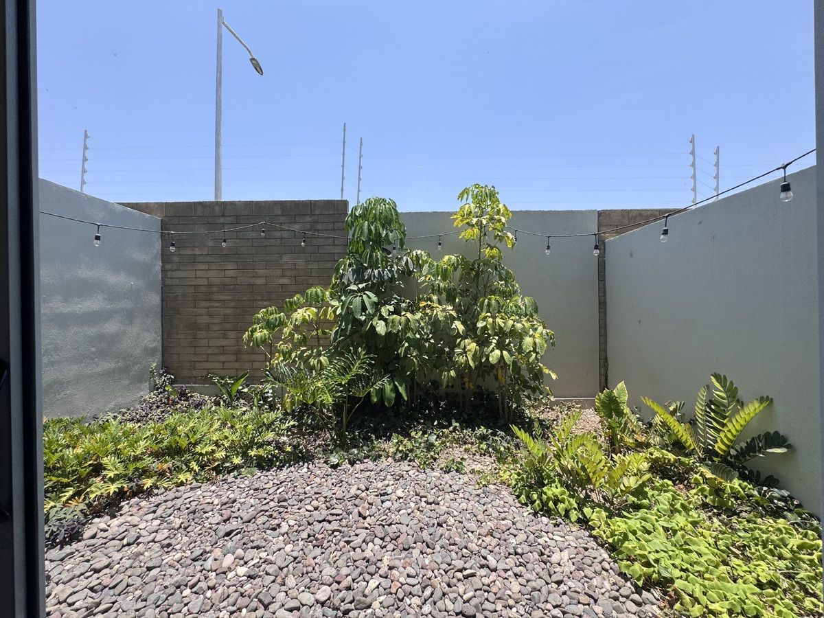 6 of 17: JARDIN