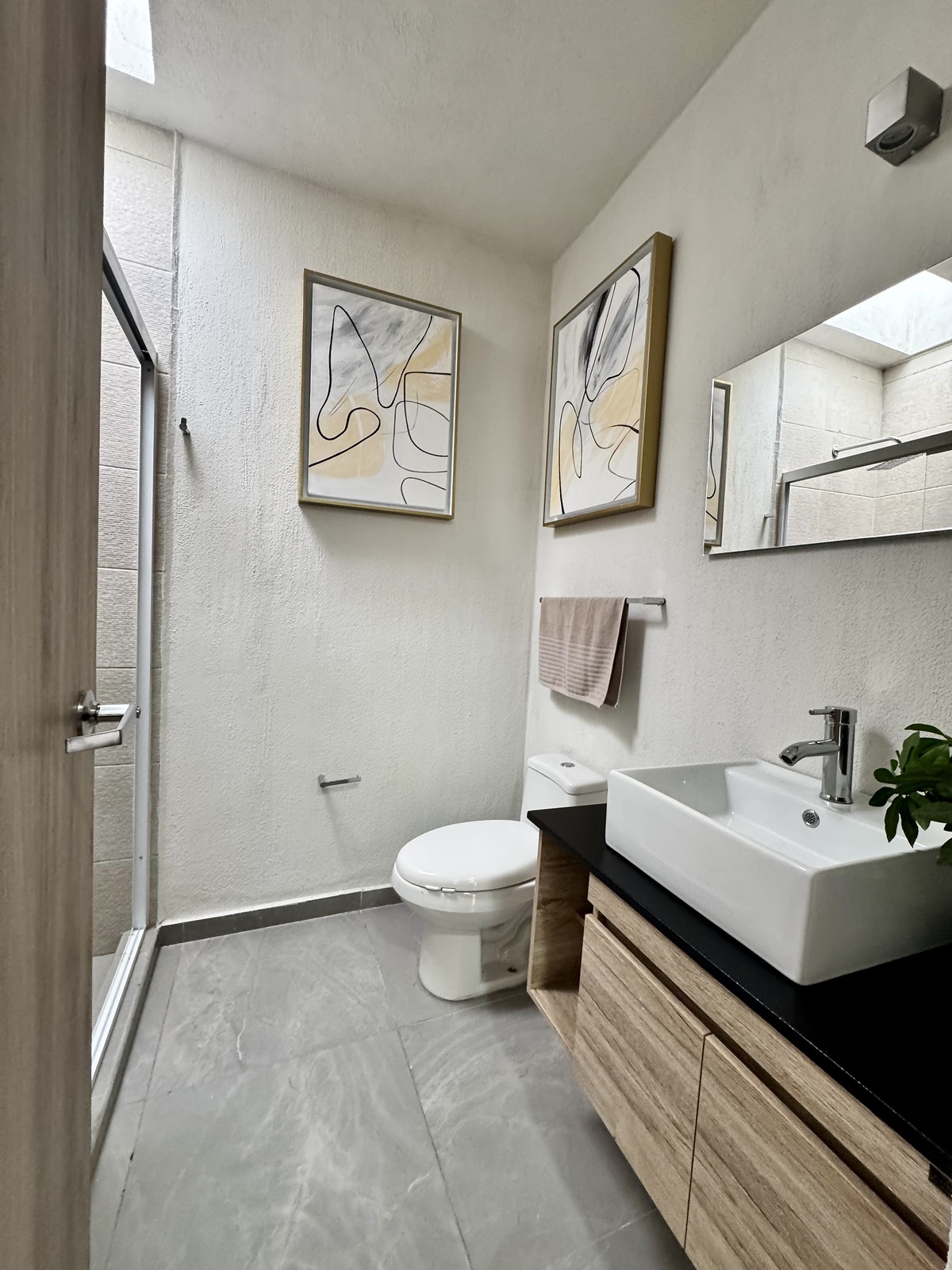 14 of 17: BAÑO COMPLETO