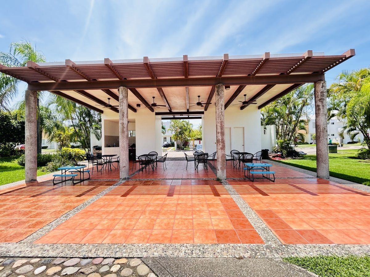 2 of 40: Casa club de descanso