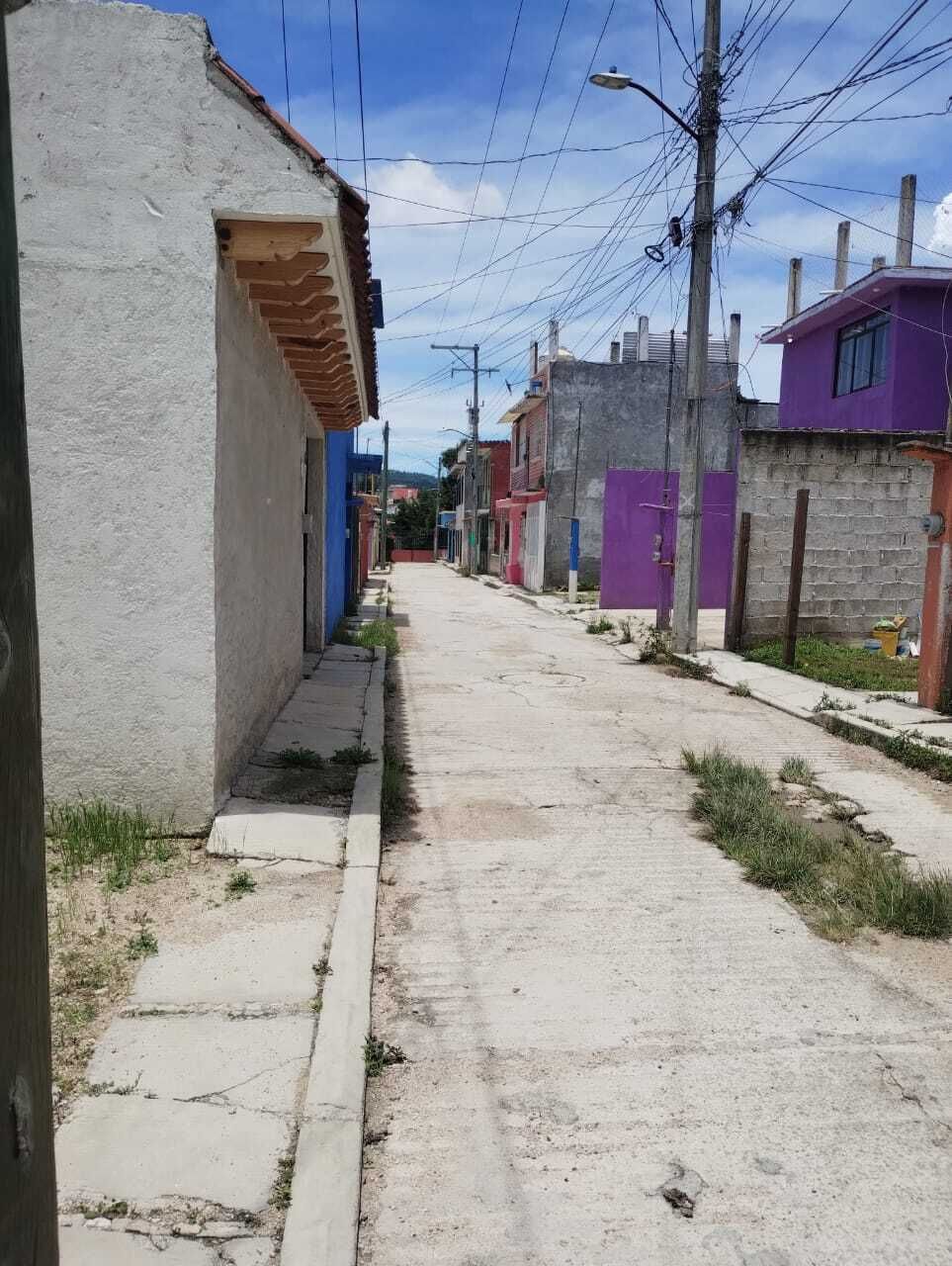 4 of 18: Calle donde se encuentra la propiedad
