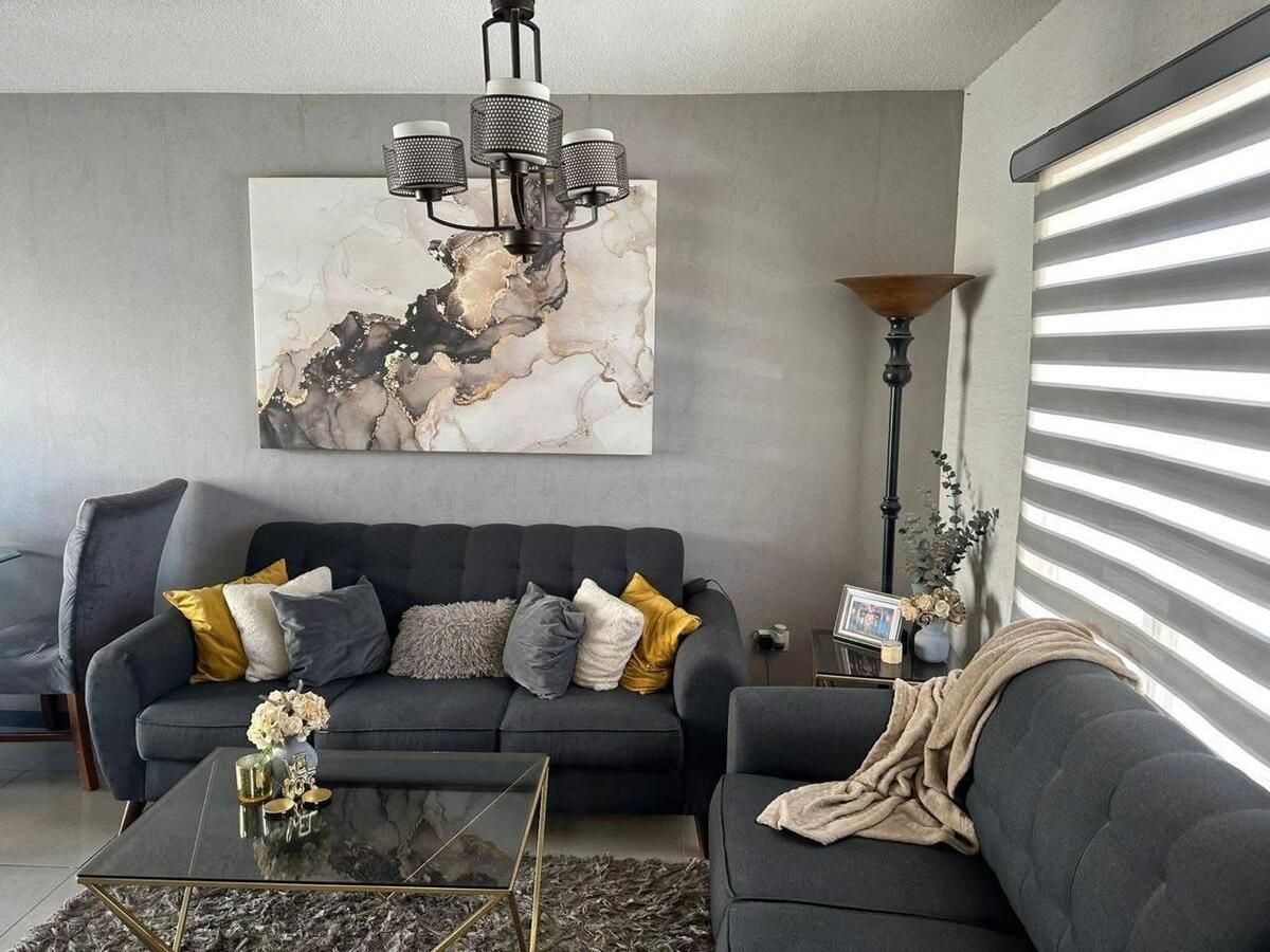 4 of 8: Area de Sala