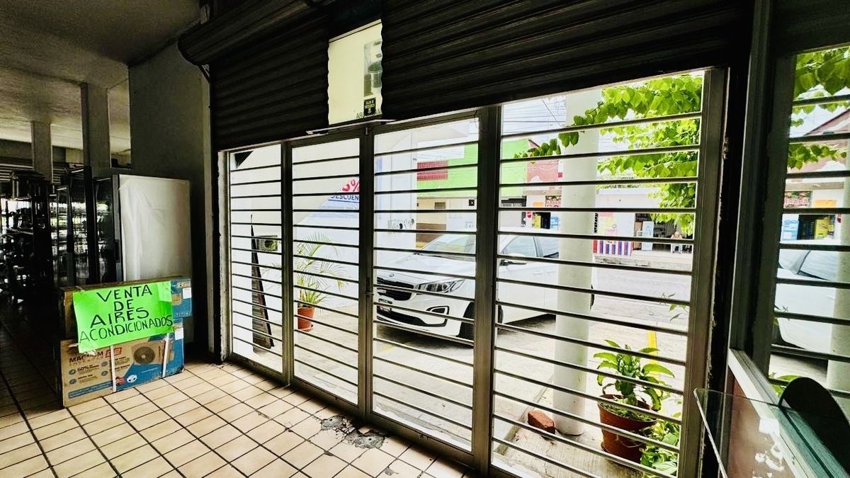 3 of 7: acceso por estacionamiento