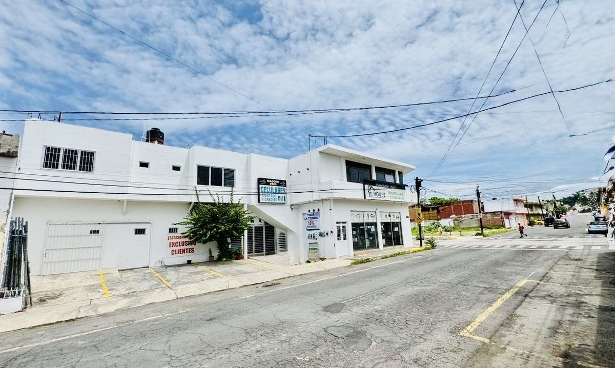 5 de 8: Estacionamiento disponible