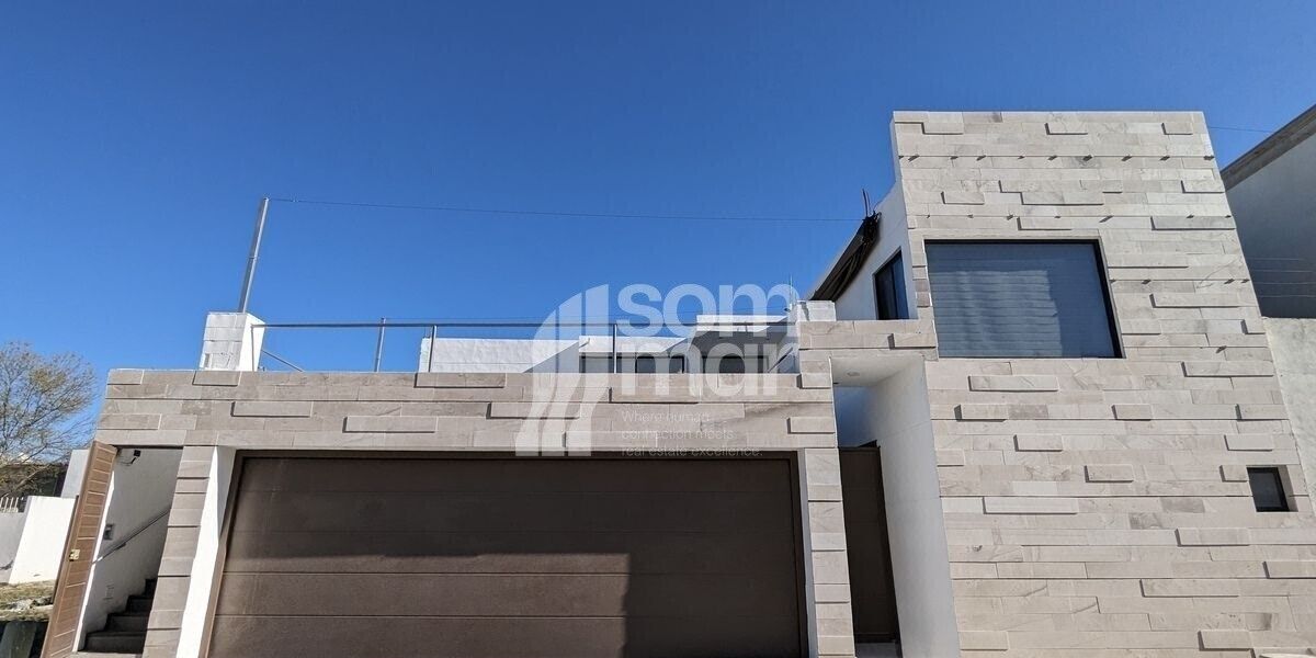 Moderna Residencia en Jardines del Campestre