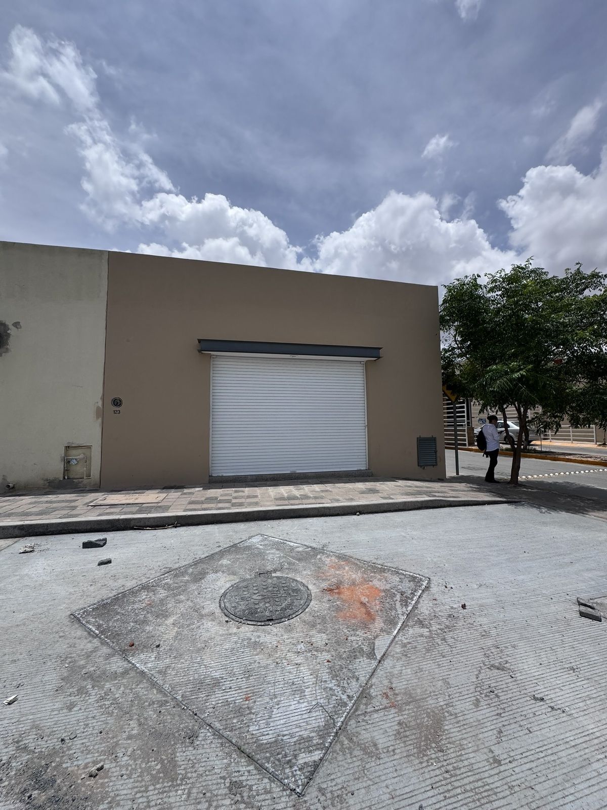 1 de 3: Fachada Local 123