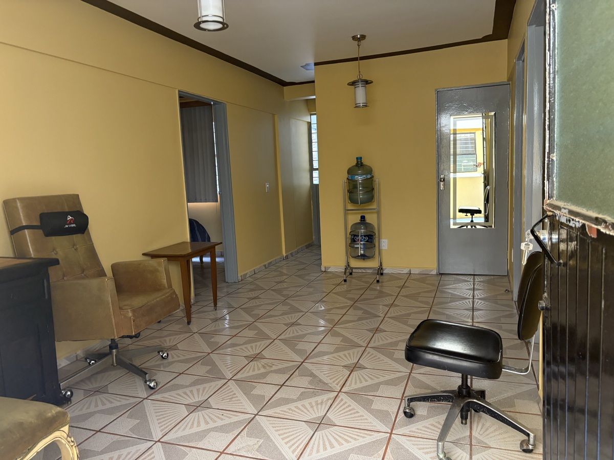 3 of 8: Sala comedor
