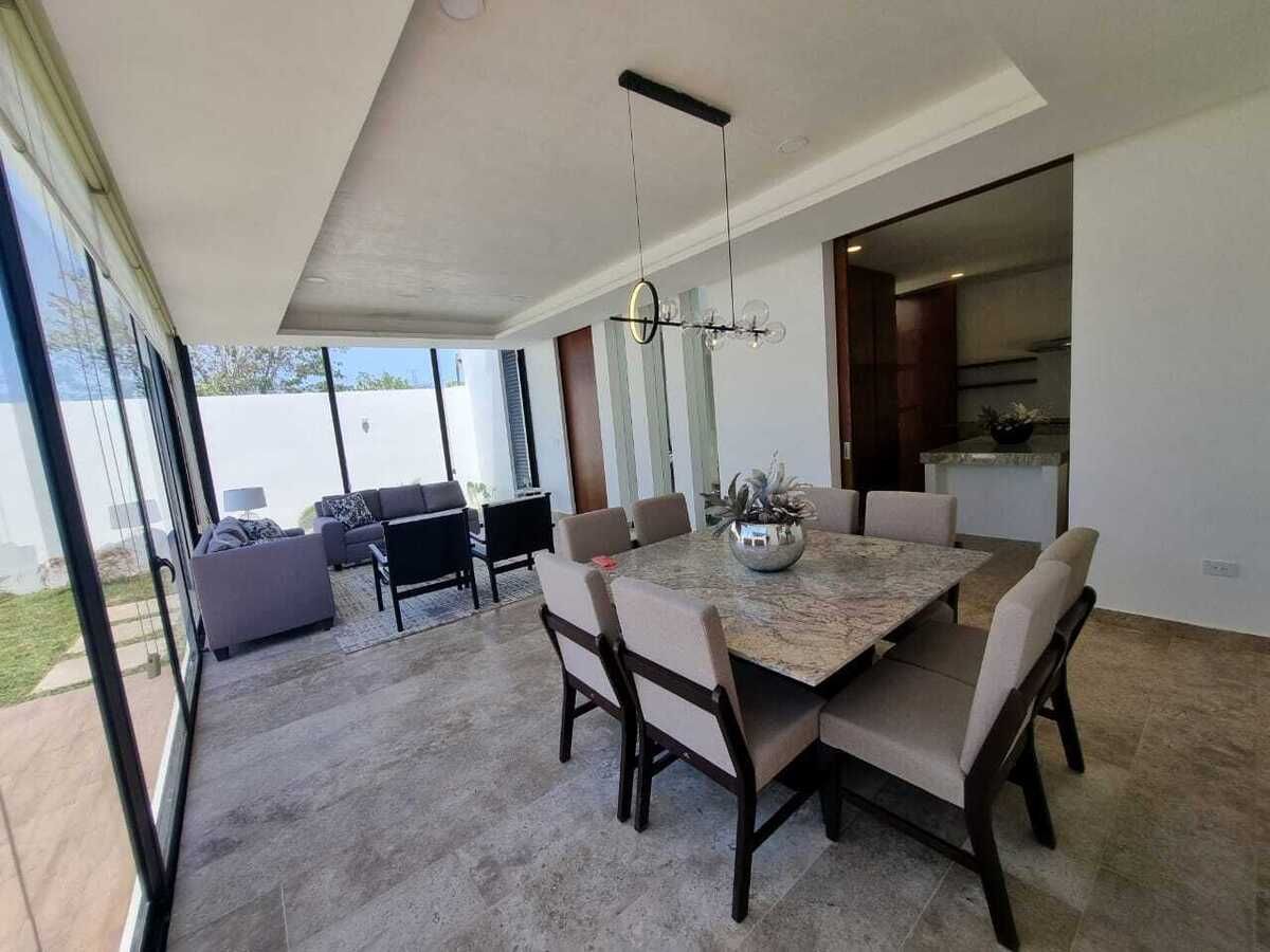4 of 12: Sala y Comedor
