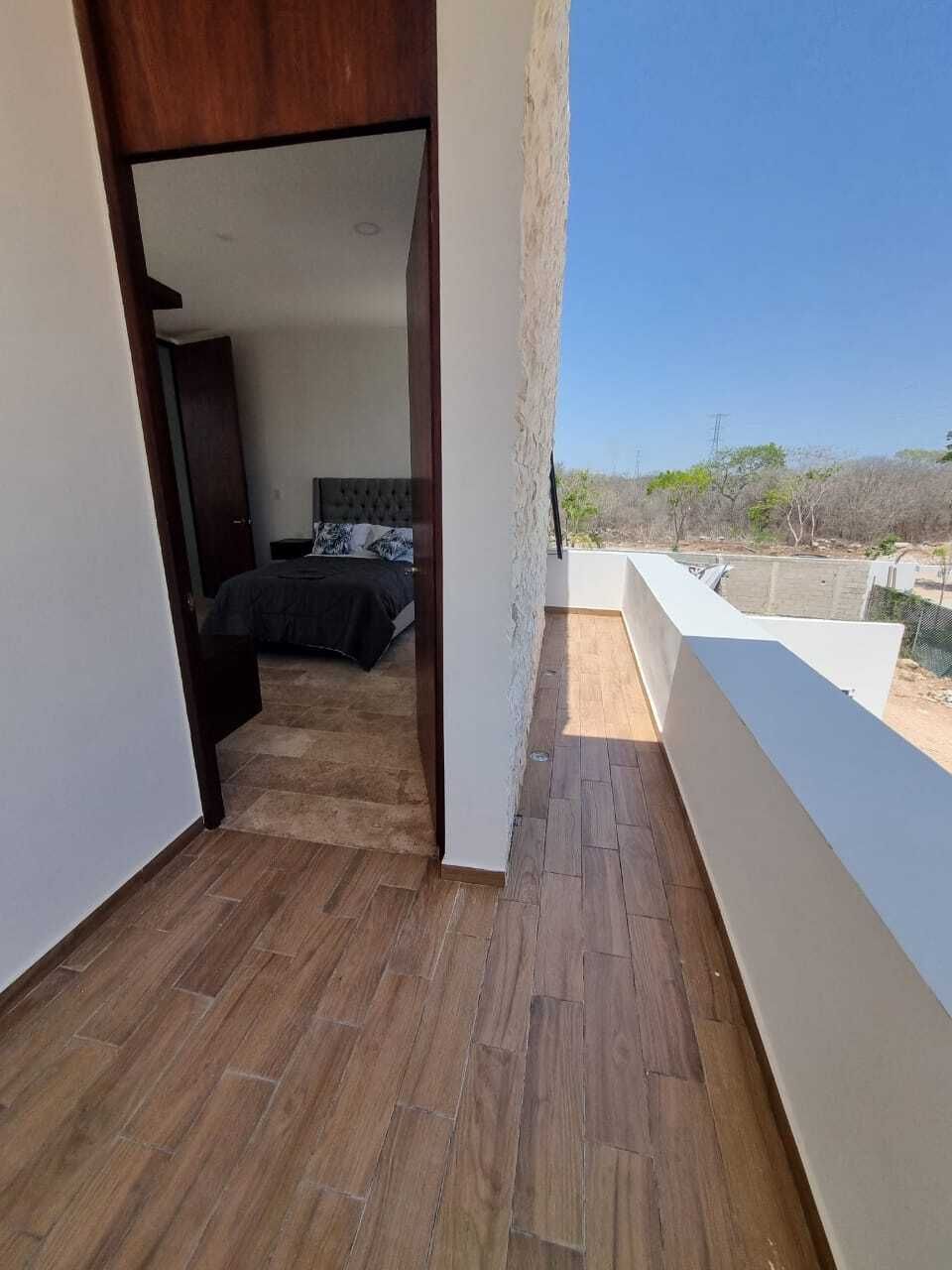 8 de 9: Balcón, Habitación Principal