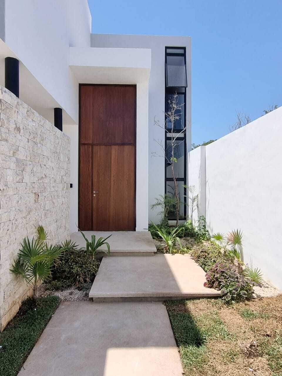 2 of 12: Entrada Principal