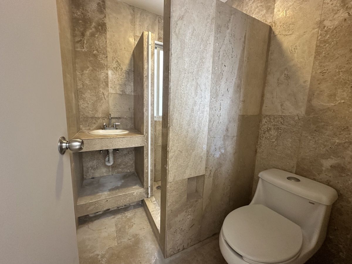 3 of 5: Baño