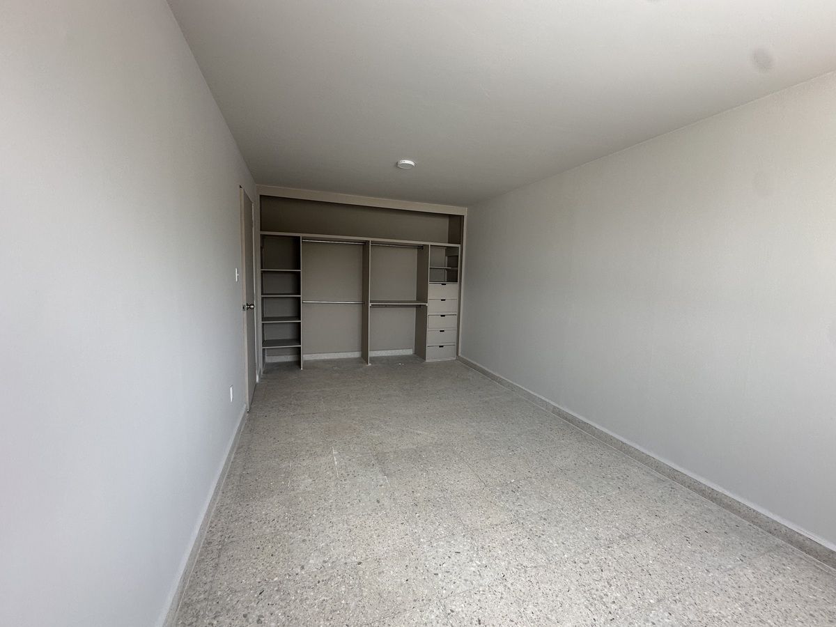 4 of 5: Recamara con Closet