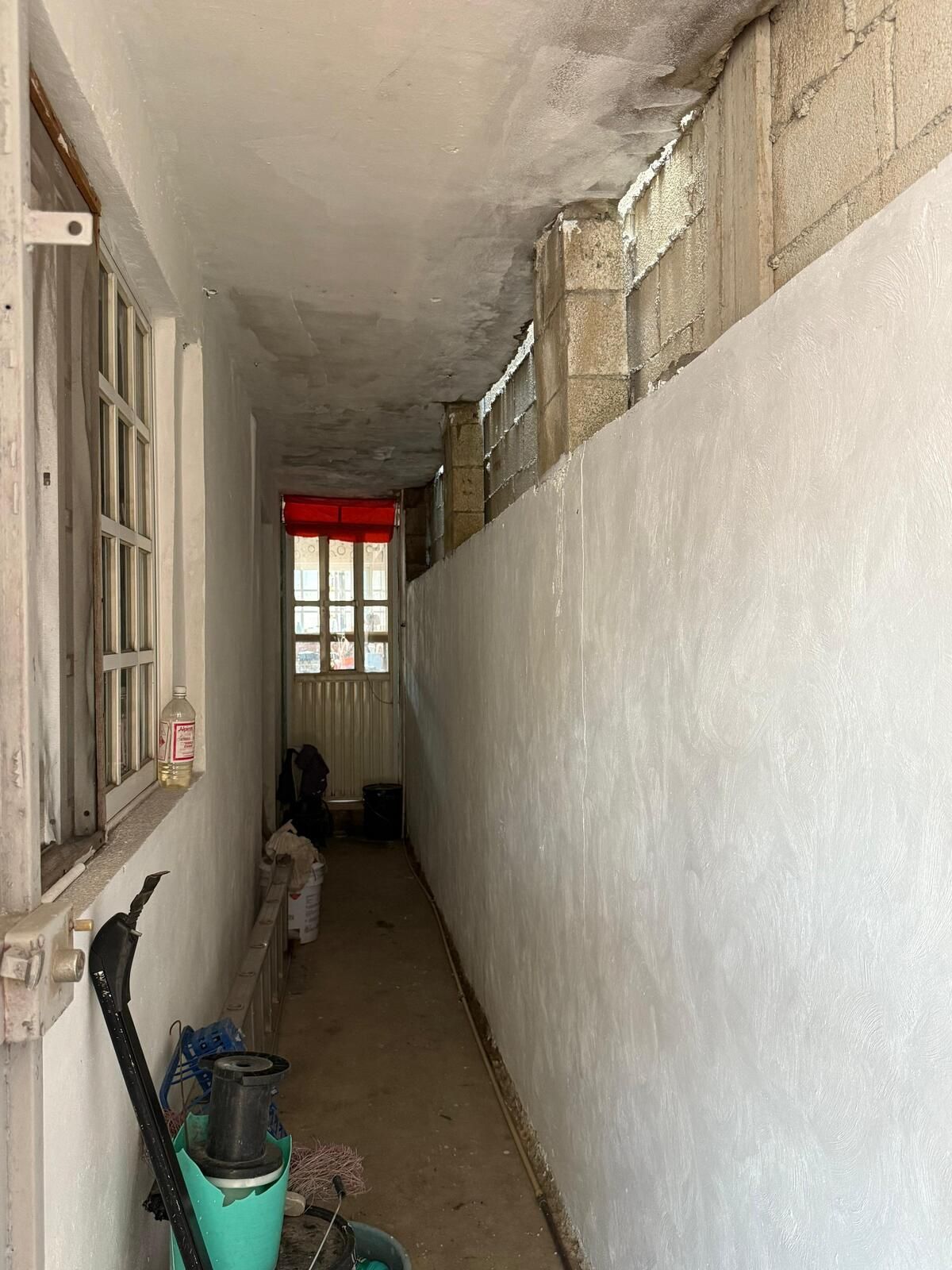 4 of 26: Pasillo de servicio