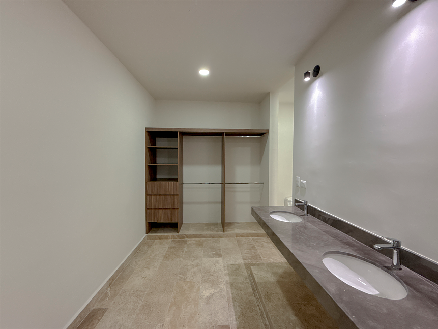 12 of 19: Baño, Recámara Principal