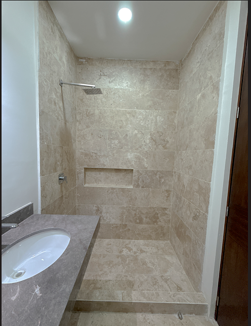 15 of 19: Baño, Segunda Recámara