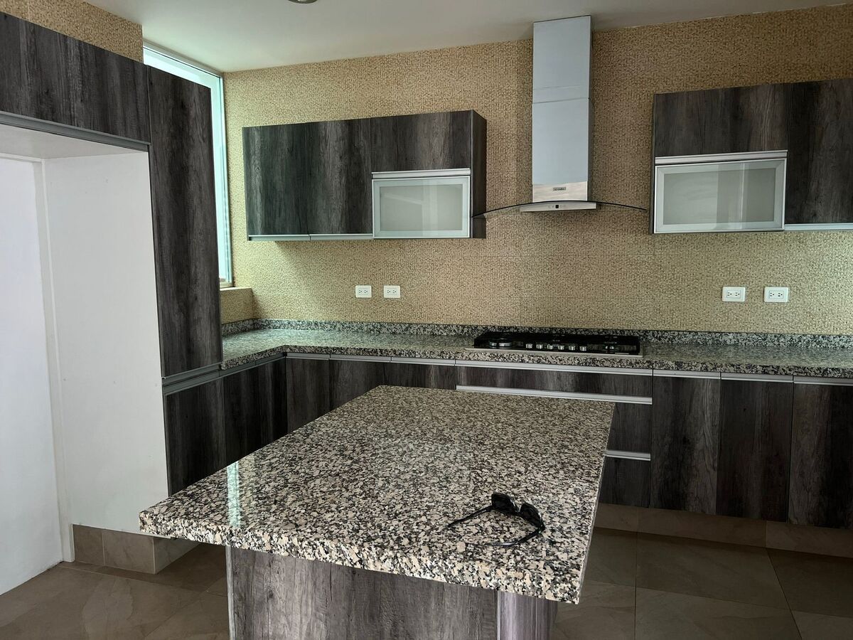 3 of 17: Cocina