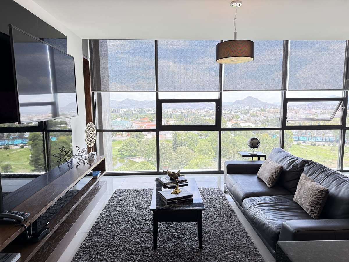 13 de 39: Estancia de TV