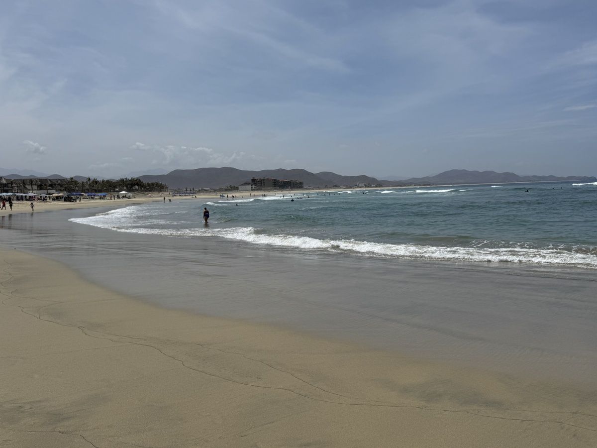 5 de 37: Playa cerritos