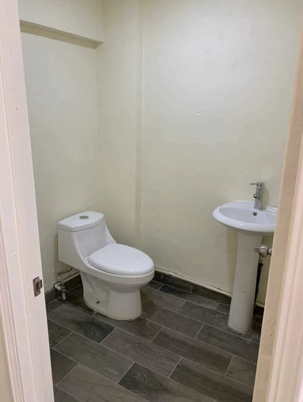 4 of 5: Medio baño