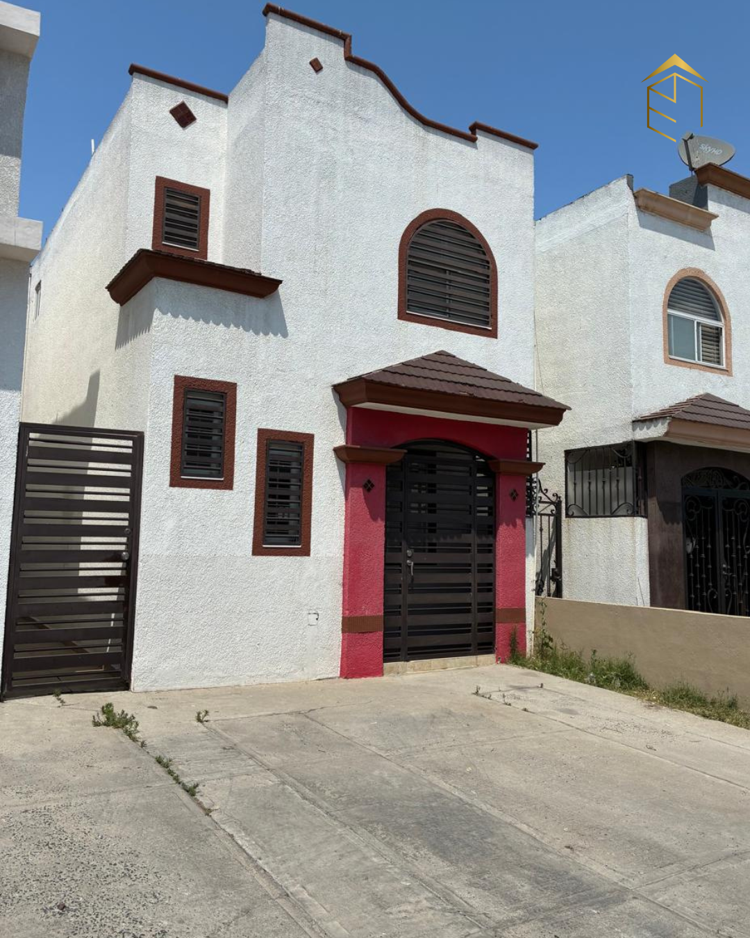 1 of 10: fachada