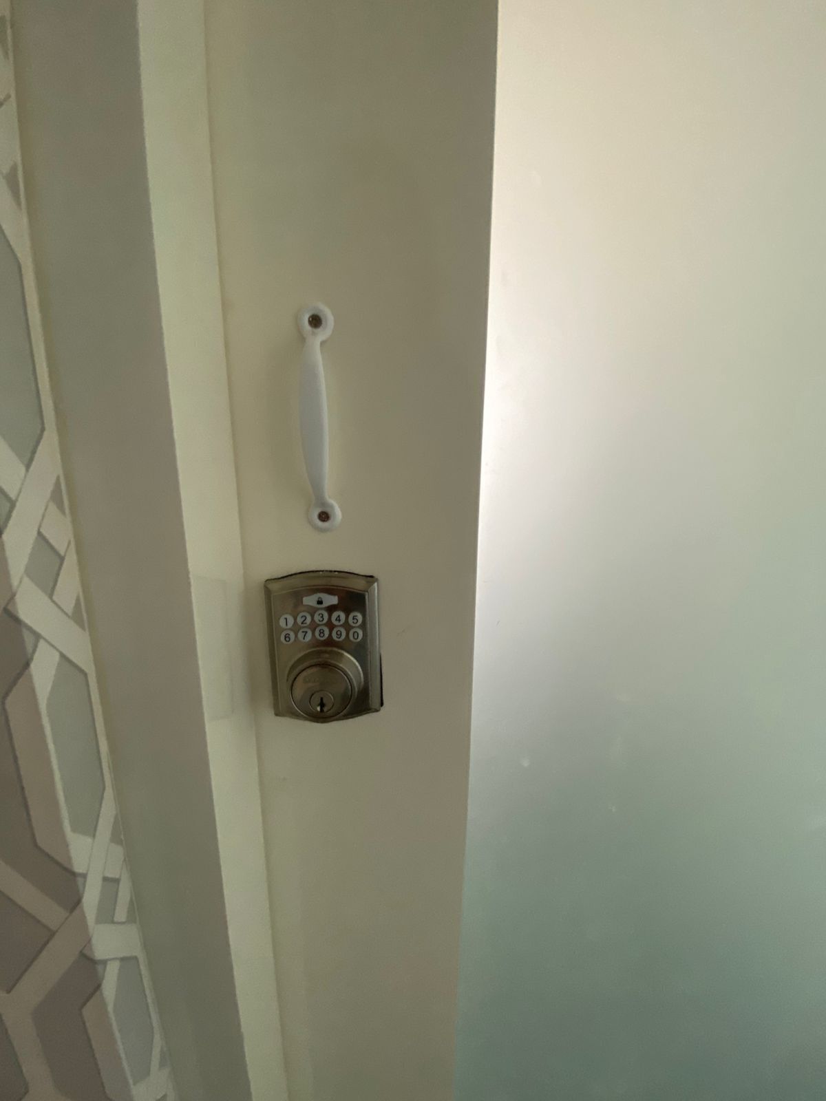 27 de 49: cerradura con clave en hab 3