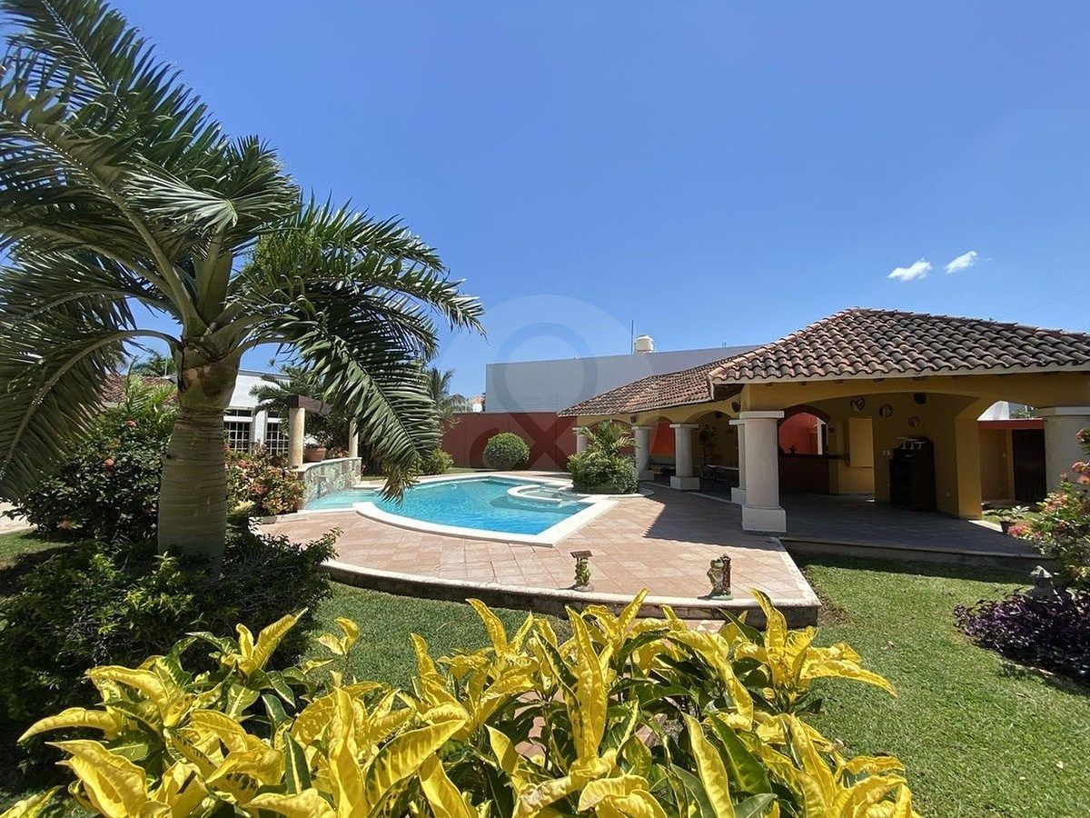 Venta de Casa con grandes dimensiones de 4 Habitaciones en Cholul - foto 1