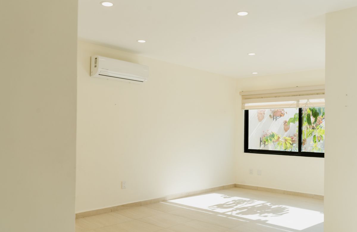 13 of 23: Sala comedor con A/C