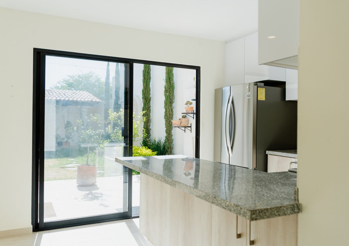 15 of 23: Cocina equipada
