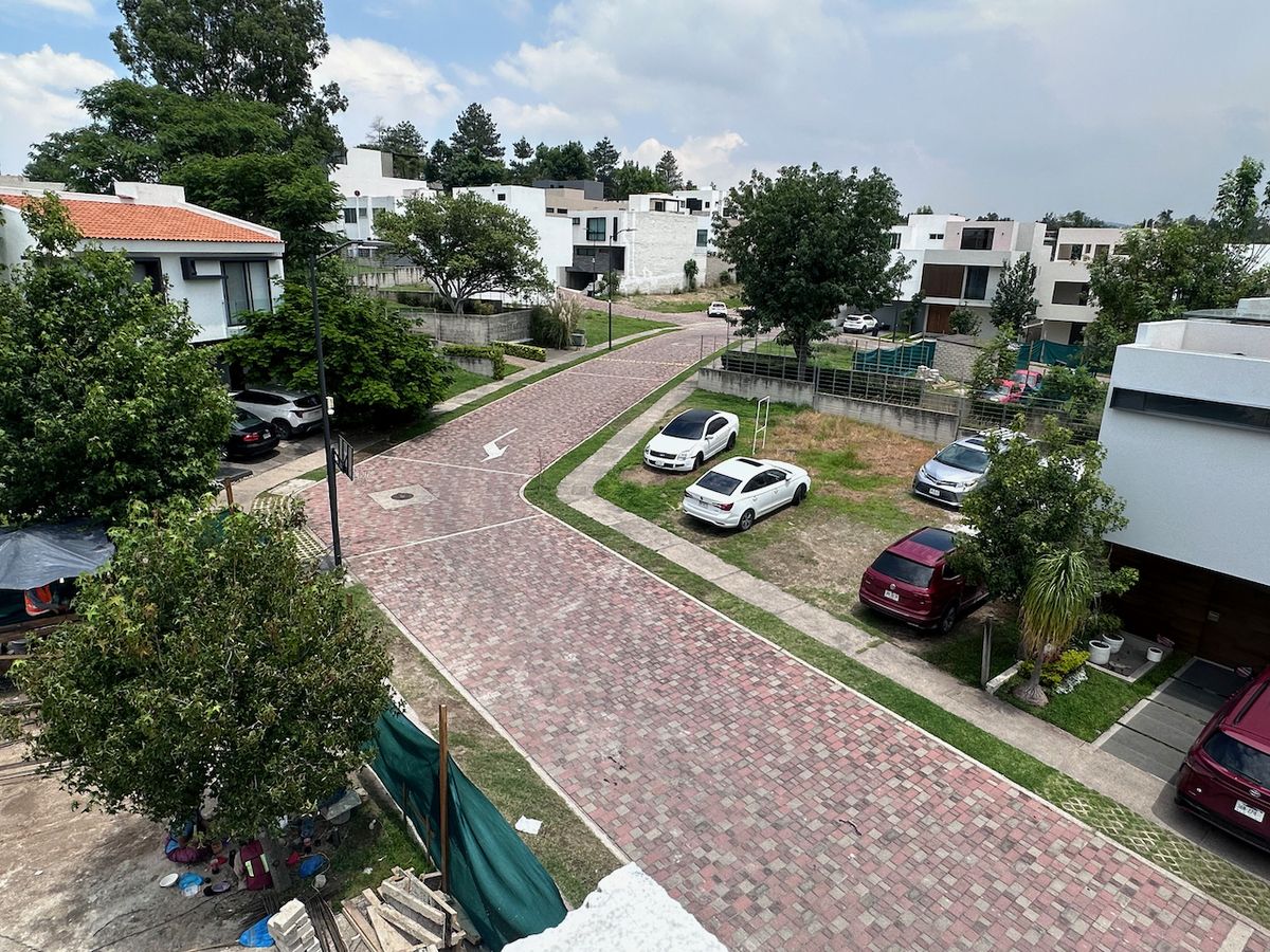 39 de 50: ACCESO AL PARQUE CENTRAL
