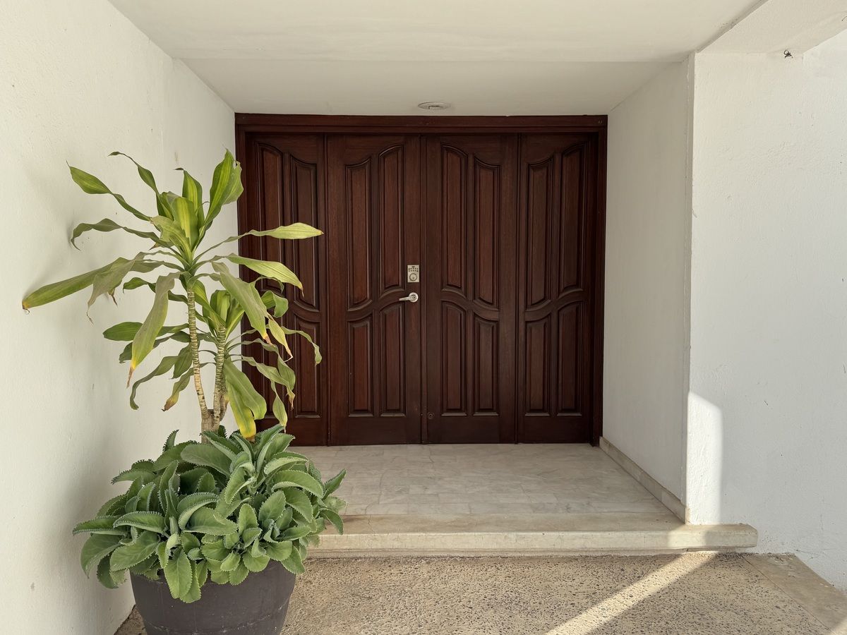 entrada principal de la casa