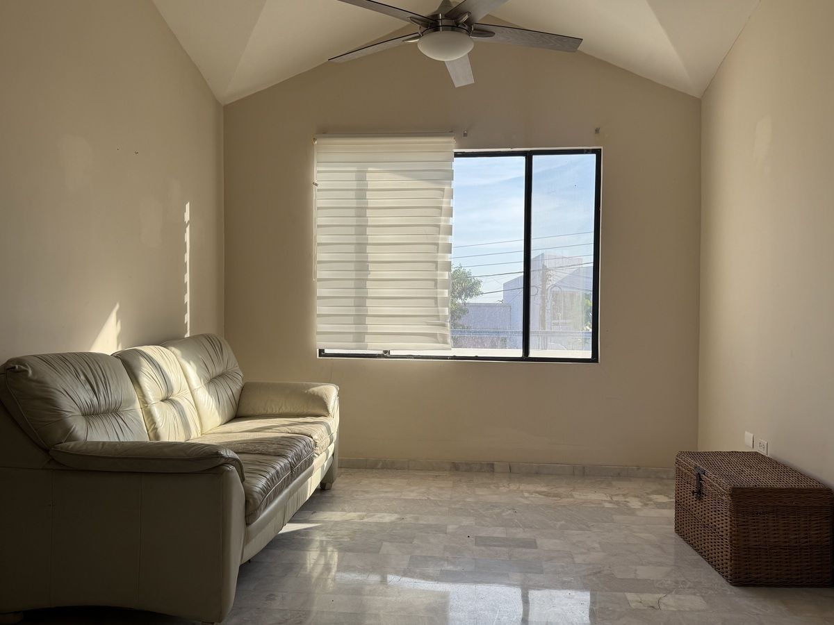 sala con vista a la calle