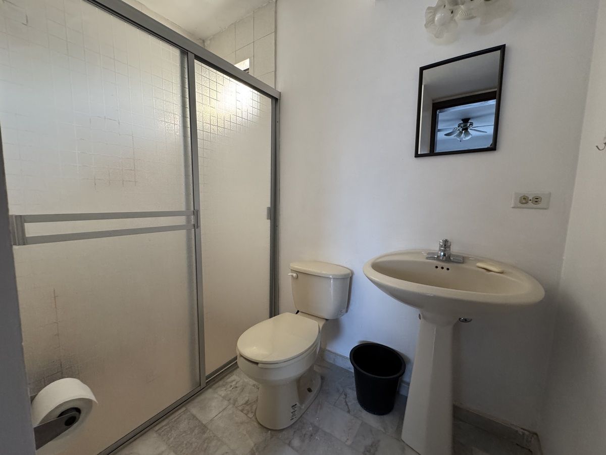 baño completo del primer piso