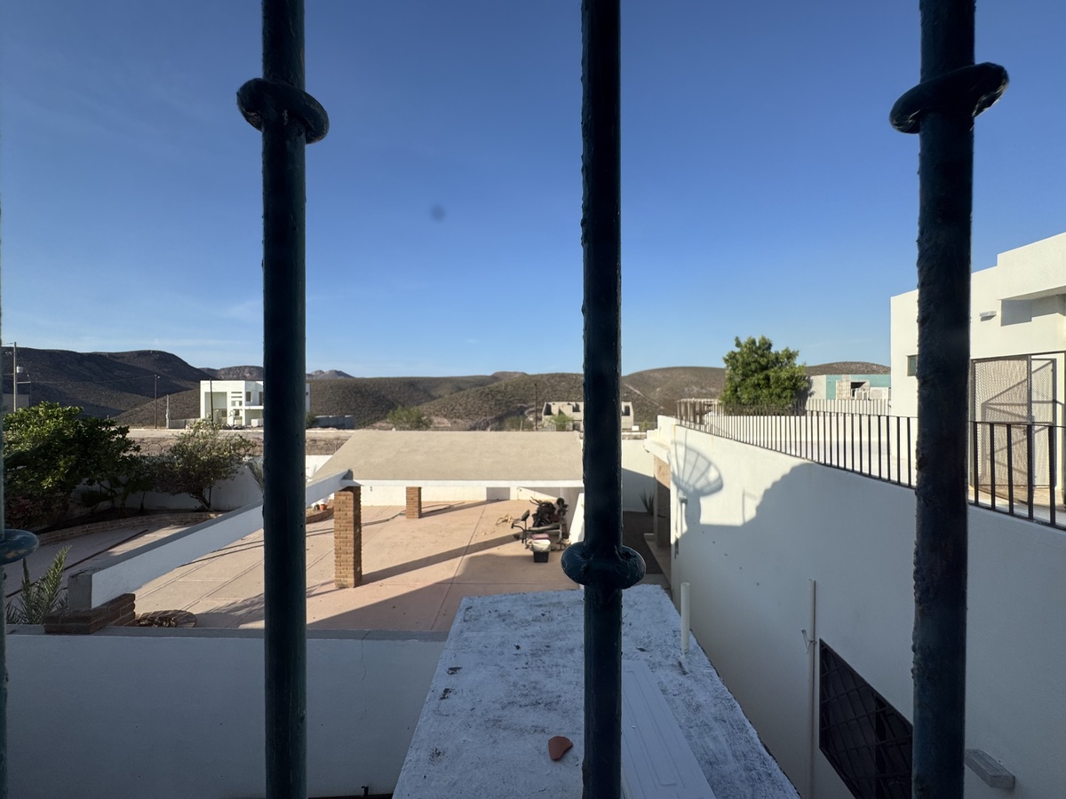 12 de 44: vista de la recamara 2 a el patio trasero