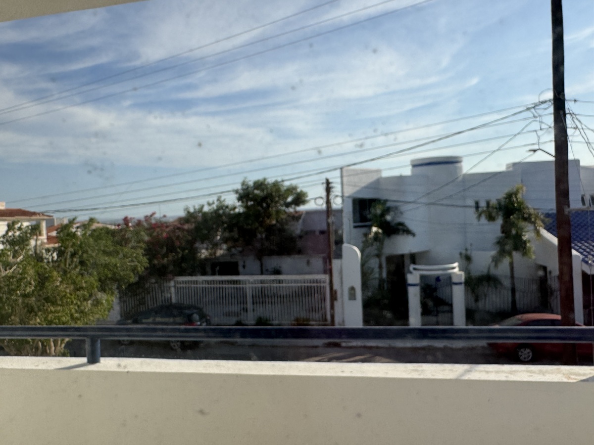 13 de 44: vista hacia afuera del segundo piso