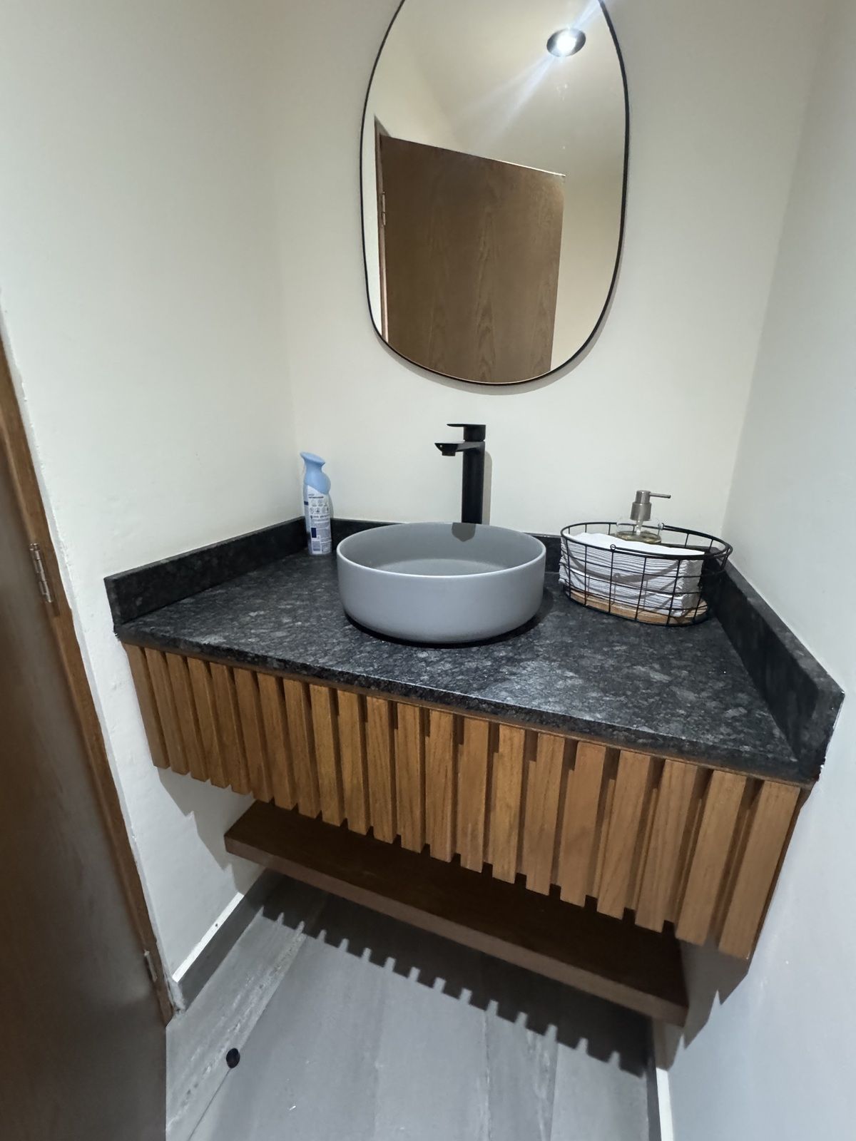 13 de 14: Baño de visitas