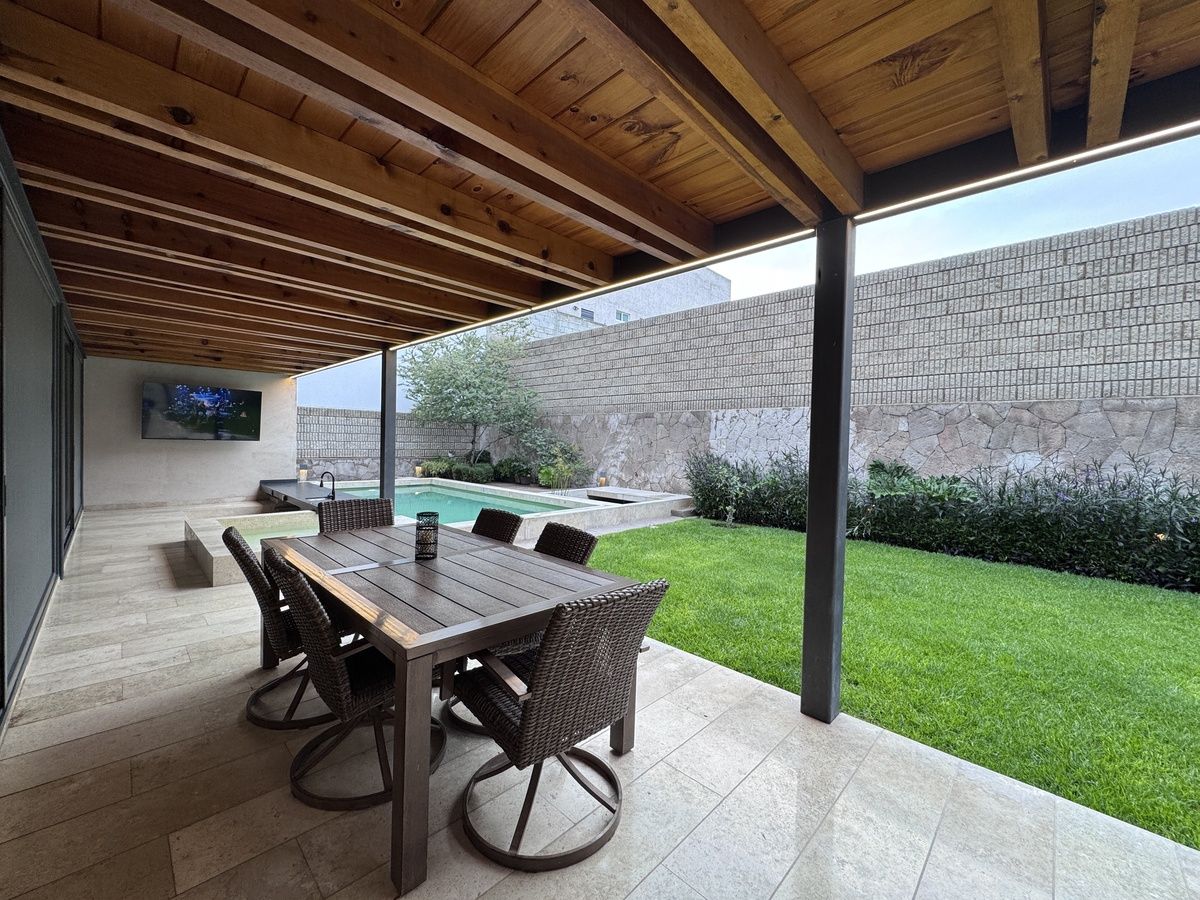 9 de 27: Terraza y alberca