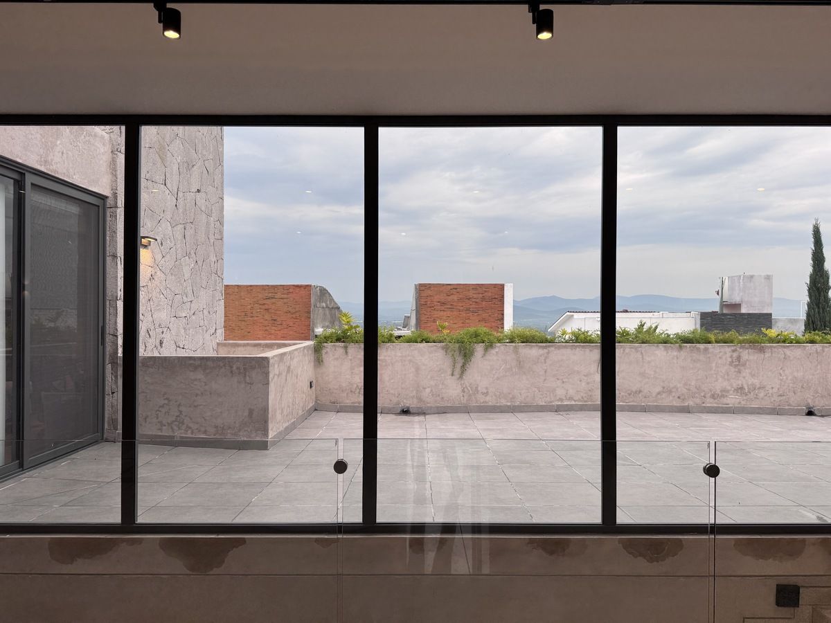 16 de 27: Terraza frontal