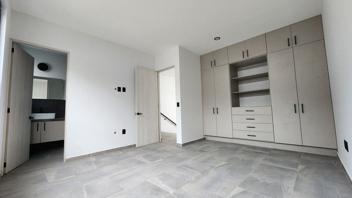 19 of 20: Secundaria 2 con baño y closet
