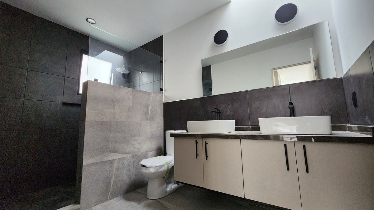 15 of 20: Baño principal