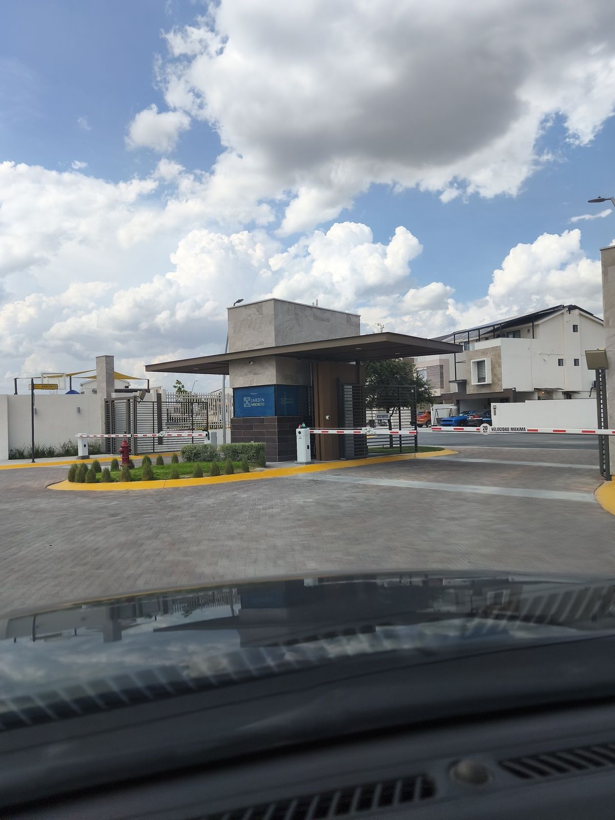 1 de 28: Entrada fraccionamiento