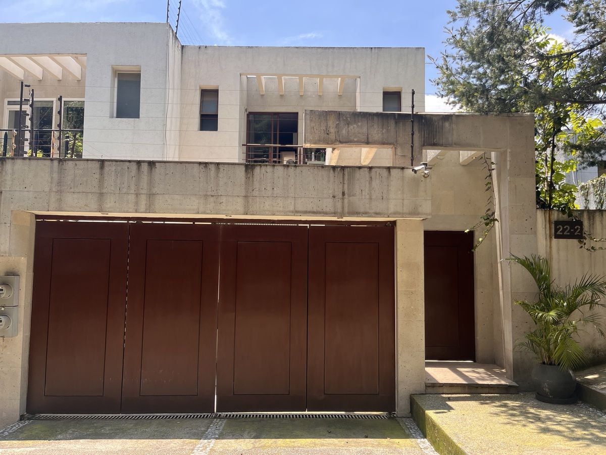 1 of 32: Fachada